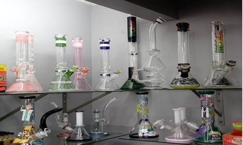 WHAT ATTRIBUTES TO CONSIDER WHEN CHOOSING THE BONG?